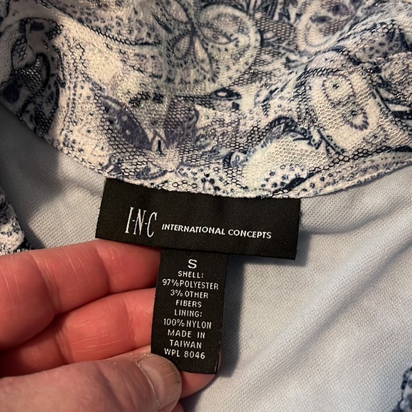 Inc blue paisley button down shirt size S. E#980 - Picture 6 of 7